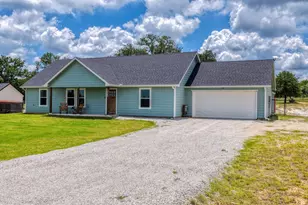 1025 Hereford Dr, Springtown, TX 76082 - Photo 2