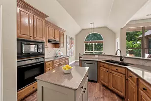 2510 Kodiak Cir, Euless, TX 76039 - Photo 10