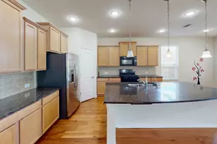211 Copper Canyon Dr, Lewisville, TX 75067 - Photo 2
