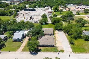 810 Central Ave, Bowie, TX 76230 - Photo 8