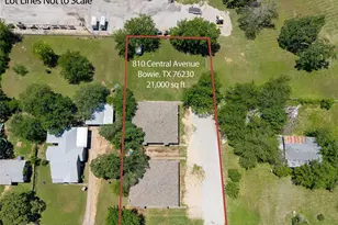810 Central Ave, Bowie, TX 76230 - Photo 1