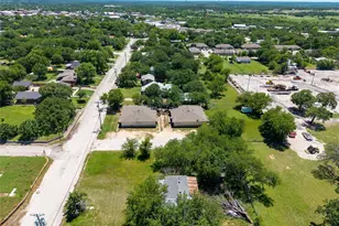 810 Central Ave, Bowie, TX 76230 - Photo 4