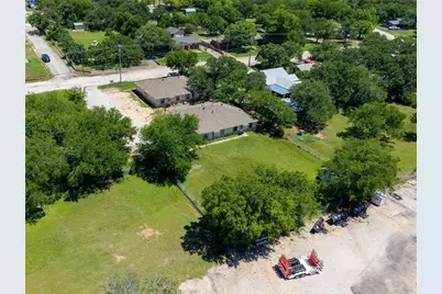 810 Central Avenue, Bowie, TX 76230 - Photo 6