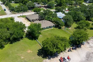 810 Central Ave, Bowie, TX 76230 - Photo 6