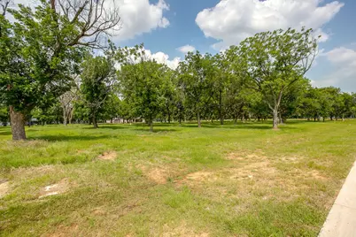 2184 E Landings N, Granbury, TX 76049 - Photo 14