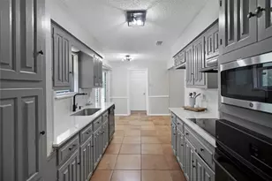 631 E Cherry St, Duncanville, TX 75116 - Photo 2