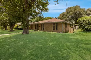 631 E Cherry St, Duncanville, TX 75116 - Photo 6
