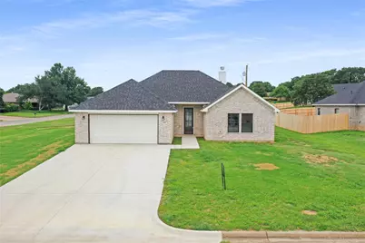 1607 W College, Jacksboro, TX 76458 - Photo 2