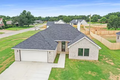 1607 W College, Jacksboro, TX 76458 - Photo 1