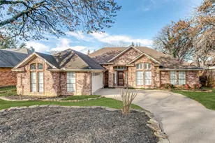 7921 Kendra Ln, North Richland Hills, TX 76182 - Photo 2