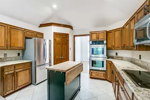 7921 Kendra Ln, North Richland Hills, TX 76182 - Photo 4