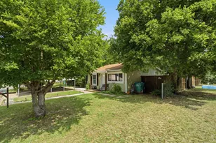 601 Park Ln, Denton, TX 76205 - Photo 2
