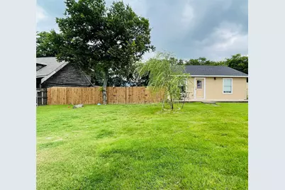 109 Lois Street, Waxahachie, TX 75165 - Photo 2