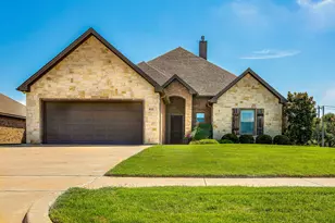 815 Chestnut Grove Dr, Cleburne, TX 76033 - Photo 1