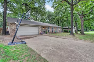 728 Lake Crest Pkwy, Azle, TX 76020 - Photo 2