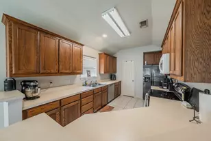 425 Madison Pl, Ponder, TX 76259 - Photo 28
