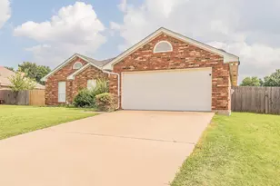 425 Madison Pl, Ponder, TX 76259 - Photo 4