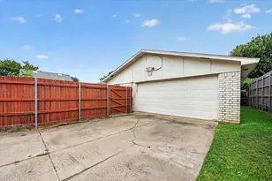 2021 Emory Oak Dr, Carrollton, TX 75007 - Photo 36