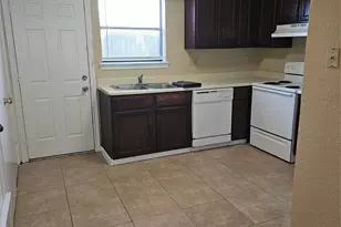 2822 Wimbledon Ct, Garland, TX 75041 - Photo 2