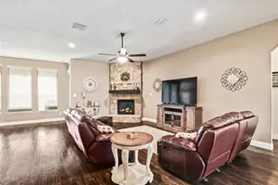 1005 Kettlewood Dr, Justin, TX 76247 - Photo 4