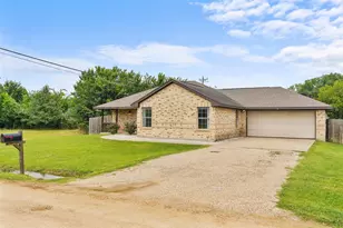 305 Ashwood St, Azle, TX 76020 - Photo 4