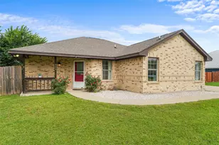 305 Ashwood St, Azle, TX 76020 - Photo 2