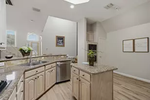 8625 Old Oak Dr, Irving, TX 75063 - Photo 14