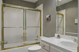 8625 Old Oak Dr, Irving, TX 75063 - Photo 28