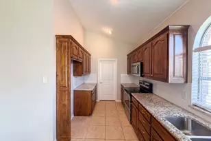 1205 Kachina Ln, Fort Worth, TX 76052 - Photo 2