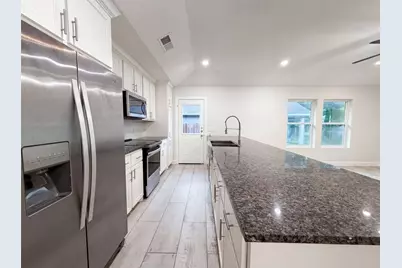 709 W Hull Street, Denison, TX 75020 - Photo 2