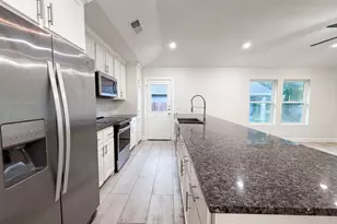 709 W Hull St, Denison, TX 75020 - Photo 2