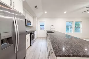 709 W Hull St, Denison, TX 75020 - Photo 6