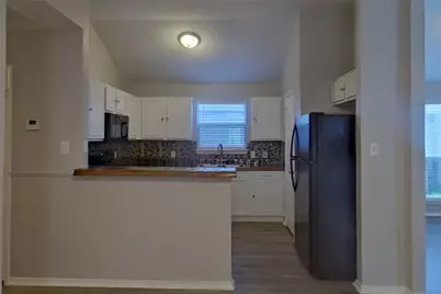 10525 Flamewood Drive, Fort Worth, TX 76140 - Photo 6