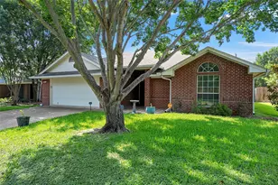 10604 Sierra W Dr, Waco, TX 76712 - Photo 2