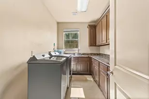 1373 Overlook Cir, Cedar Hill, TX 75104 - Photo 22