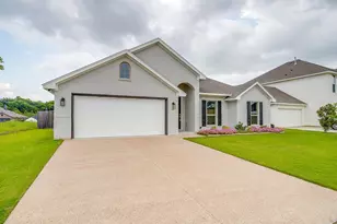 6913 Trail Rock Dr, Benbrook, TX 76126 - Photo 2