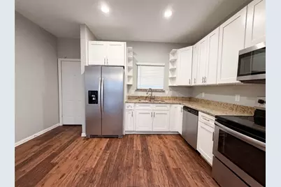 619 E Arlington Avenue, Fort Worth, TX 76104 - Photo 2