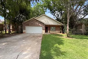 619 E Arlington Ave, Fort Worth, TX 76104 - Photo 1