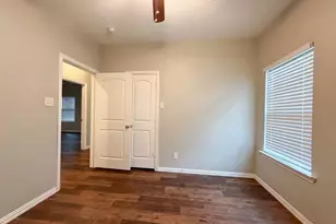 619 E Arlington Ave, Fort Worth, TX 76104 - Photo 8