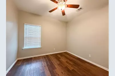 619 E Arlington Avenue, Fort Worth, TX 76104 - Photo 4