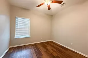 619 E Arlington Ave, Fort Worth, TX 76104 - Photo 4