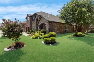 964 Wellington Dr, Lewisville, TX 75067 - Photo 2