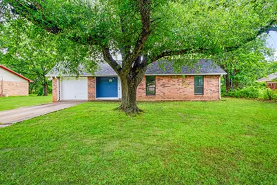 350 Town East Drive, Reno, TX 75462 - Photo 2