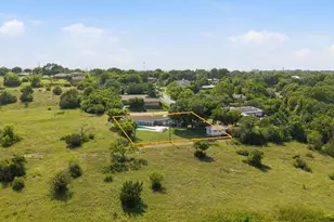 1613 S Cliff St, Decatur, TX 76234 - Photo 34