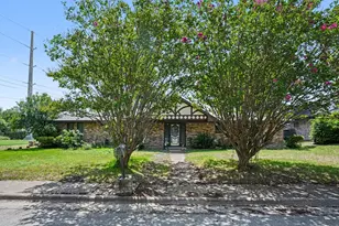 1215 Thunderbrook Dr, DeSoto, TX 75115 - Photo 1