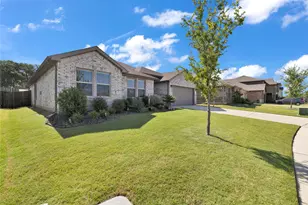 321 Valentine Ct, Burleson, TX 76028 - Photo 4