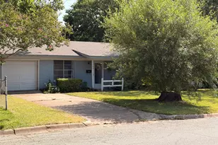 135 N Imperial Dr, Denison, TX 75020 - Photo 2
