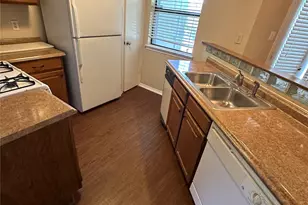 630 W Canty St, Dallas, TX 75208 - Photo 6