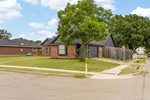3651 Stresa Ln, Grand Prairie, TX 75052 - Photo 2
