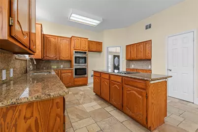 3607 Flagstone Drive, Carrollton, TX 75007 - Photo 6